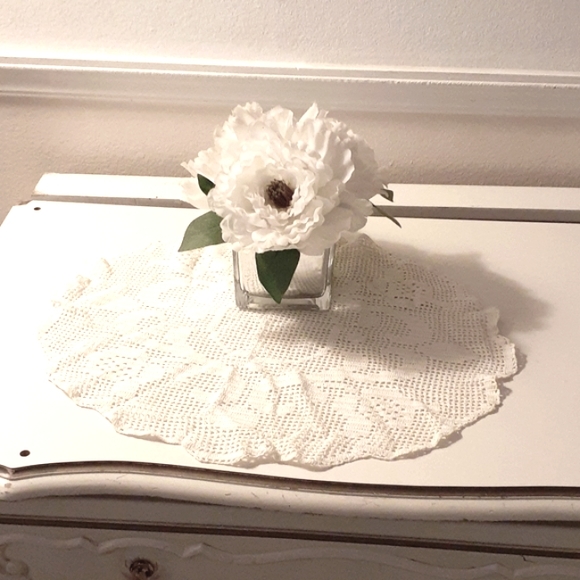 White Lace DOILIE crocheted OVAL - Picture 7 of 7